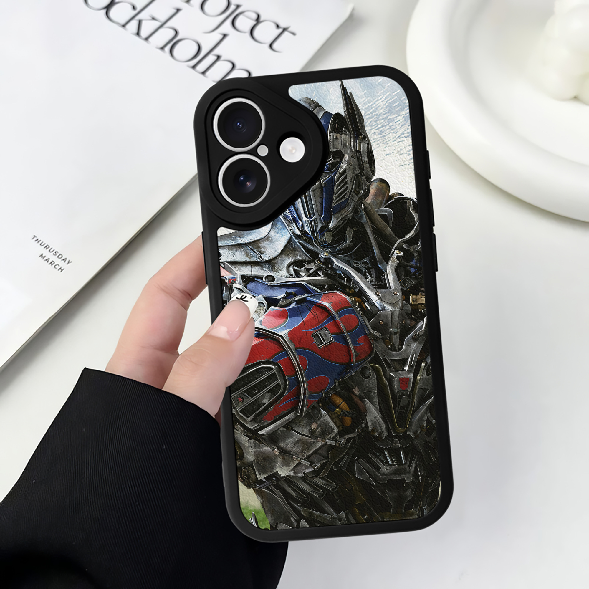 （画像用） Transformers トランスフォーマー 【iPhone 16シリーズ対応】シリコンスマホケース（レザー調） 材質：シリコン